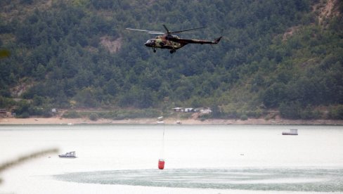 BORBA SA VATROM NA ZAPADU SRBIJE: Helikopteri Vojske Srbije gase požar u opštini Nova Varoš