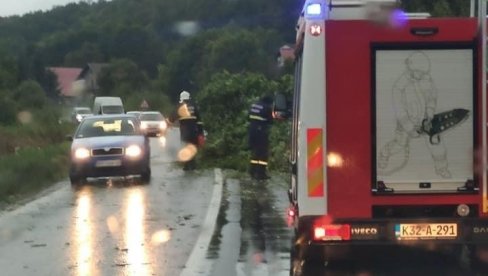 DEO NOVOG SADA GOTOVO POTOPLJEN: RHMZ izdao upozorenje, u Bačkom Petrovcu vetar čupao drveće, jaka kiša na Iriškom vencu