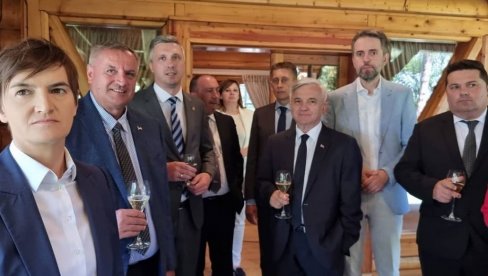 KO SE BUNI PROTIV SRPSKOG JEDINSTVA: Deo opozicije odbija svaku sabornost oko najvažnijih nacionalnih interesa