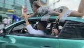 RUSKI INFLUENSER ZAPREPASTIO SVET: Vezao devojku, pa je vozio na krovu automobila (VIDEO)