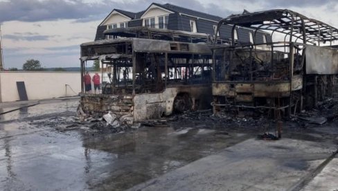 DRAMA U NEGOTINU: Noćas izgorela tri autobusa Nikolić prevoza (FOTO)