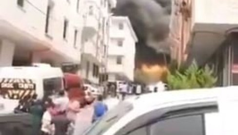 SNAŽNA EKSPLOZIJA U ISTANBULU: Gust crni dim se nadvio nad zgradom!