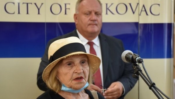 ПОНОСНИ НА ФИЛМ О СТАРОЈ ЧАРШИЈИ: Градоначелник Лесковца примио Миру Бањац