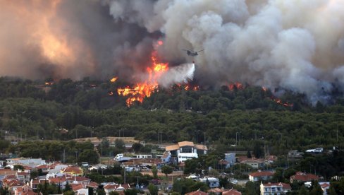 VELIKI ŠUMSKI POŽAR U SEVERNOJ GRČKOJ: Evakuisano osam sela, 130 vatrogasaca i 14 aviona se bori sa vatrenom stihijom