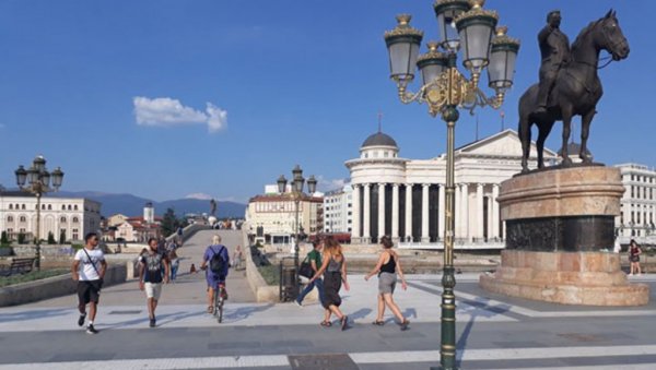 ЗБОГ ПОГОРШАЊА ЕПИДЕМИОЛОШКЕ СИТУАЦИЈЕ: Влада Северне Македоније уводи нове мере против короне - од 16. августа без вакцине ни у кафану