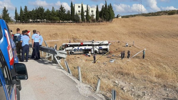 ПРЕВРНУО СЕ АУТОБУС, ПОГИНУЛО 14 ЉУДИ: Трагедија у Турској