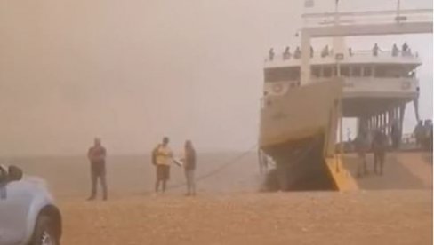 DRAMA SRPSKIH TURISTA NA EVIJI: Iz Pefkija evakuisano 200 naših ljudi - noć proveli na trajektima (VIDEO)