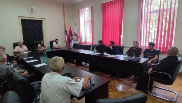 МИЛИОНИ ЗА ЦРКВЕ У АЛИБУНАРУ: Потписани уговори са представницима цркава и верских заједница