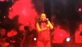 CECA NAPRAVILA SPEKTAKL U SVRLJIGU: 30.000 ljudi na koncertu, pevačica blista u crvenom kompletu (VIDEO)