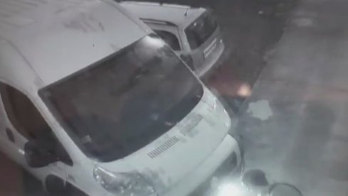 ZAPALIO KOMBI, PA MIRNO ODŠETAO SA LICA MESTA: Pojavio se snimak paljenja vozila u Bačkoj Palanci (VIDEO)