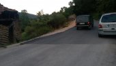 ВОЗАЧИ ОДАХНУЛИ: Реконструисана кривина на путу од Пирота ка Завојском језеру (ФОТО)