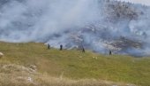 ПОЖАРИ У ЦРНОЈ ГОРИ: Ватрогасци улажу надљудске напоре да угасе ватру (ФОТО)