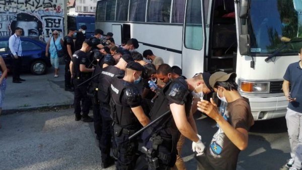 ПРОНАЂЕНА 86 ИЛЕГАЛНА МИГРАНТА: Полиција их спровела у прихватни центар