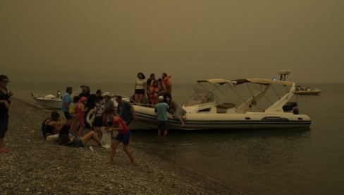 ODMOR UZ UKUS PEPELA: Deo turista iz Srbije, uprkos vatrenoj stihiji , i dalje ne prekida letovanje