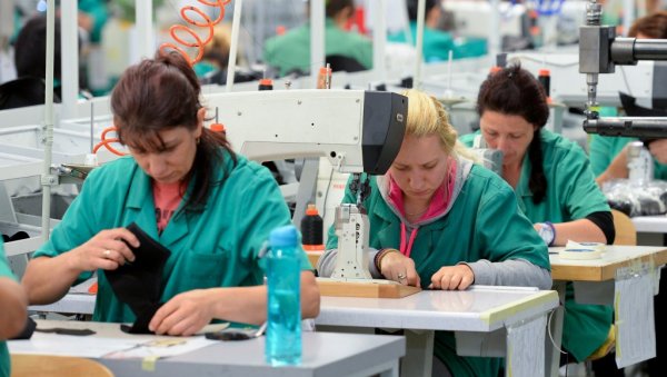 ЧЕКАЈУ РЕШЕЊЕ, НЕ ИДУ НА БИРО: Радници затворене фабрике  Геокс у Врању не знају како да остваре права, у НСЗ пријављено свега шесторо