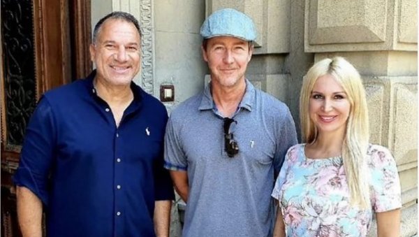 ХОЛИВУДСКИ ГЛУМЦИ У БЕОГРАДУ: Кејт Хадсон и Едвард Нортон одушевљени Музејом Николе Тесле (ФОТО)