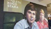 „VIOLETA, KUĆO STARA…“: Novi mural na zidu kraljevačkog bioskopa