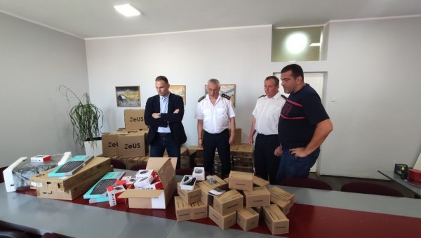 ВАТРОГАСЦИ ДОБИЛИ РАЧУНАРЕ И РУЧНЕ РАДИО СТАНИЦЕ: Нова опрема за 23 добровољна ватрогасна друштва са подручја Зрењанина (ВИДЕО)