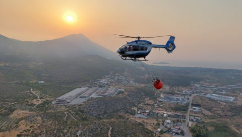 OVAKO SRPSKI VATROGASCI GASE POŽARE NA EVIJI: Snimak Helikopterske jedinice MUP koji se bore sa vatrenom stihijom u Grčkoj (VIDEO)