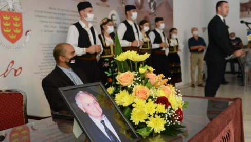 НЕИЗБРИСИВ ТРАГ ВЕЛИКОГ УМЕТНИКА: У Краљеву одржана комеморација поводом смрти Новице Неговановића (ФОТО)