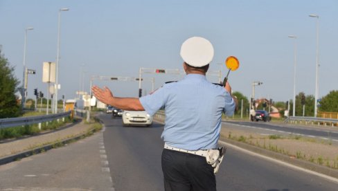 BOLJE PUNITI BUDŽET, NEGO GROBLJE! Za četiri dana policija Srpske iz saobraćaja isključila 1.102 pijana vozača