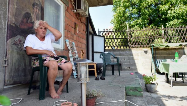 ЖИВОТ  У ВИНЧИ  ПРАВИ  ПАКАО: Репортери Новости провели дан са житељима приградског насеља у близини депоније која је горела
