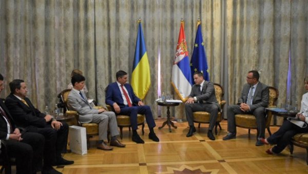 ЦЕНТАР ЗА ОБУКУ ПИЛОТА: Министар Ружић разговарао са колегама из Украјине