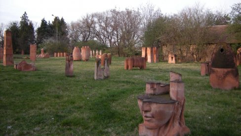 СТАРА ЦРЕПАНА ТРАЈНО САЧУВАНА: Атеље симпозијума скулптуре “Терра” у Кикинди проглашен за споменик културе