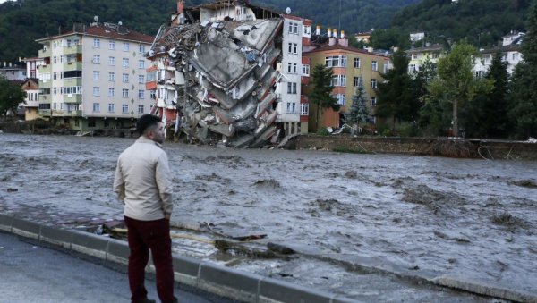 ПОСЛЕ ВАТРЕ ПОПЛАВЕ: У Турској вода однела 11 живота, још једна особа нестала