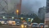 SNIMAK POŽARA U BLOKU 70: Kineski tržni centar u plamenu, širi se gust dim (VIDEO)
