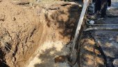 SLAVINE SUVE DO 14 ČASOVA: Havarija na vodovodu u Sremskoj Kamenici