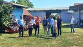 HEKTAR DOSTIGAO 15.000 EVRA: Ministar Nedimović u poseti mladim poljoprivrednicima u Ravnom Selu i Savinom Selu