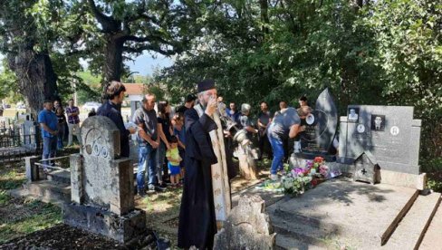 УБИЦЕ НЕПОЗНАТЕ И ПОСЛЕ 18 ГОДИНА: У Гораждевцу служен парастос дечацима које су албански терористи убили на Бистрици