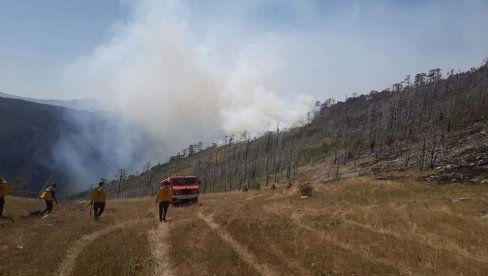 GORI I VRH MEĐEDA: Širi se požar u Nacionalnom parku Durmitor