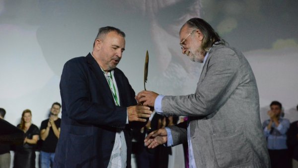 СВЕ ПОЧИЊЕ ОД СЦЕНАРИЈА: Горан Марковић први добитник награде „Михићево златно перо“
