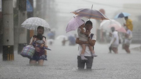 НЕЗАПАМЋЕНЕ КОЛИЧИНЕ КИШЕ: Више од 1,4 милиона људи у Јапану добило позив за евакуацију због поплава, има мртвих (ФОТО)