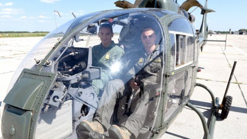 САЊАЛИ ДА ЛЕТИМО, А САД СМО У ОБЛАЦИМА: Са кадетима завршне године Војне академије, првом генерацијом која учи на хеликоптерима МИ-17