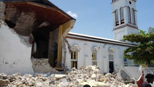 ВИШЕ ОД 2000 ЖРТАВА РАЗОРНОГ ЗЕМЉОТРЕСА: Нови потреси погодили Хаити - тресле се зграде на југу земље
