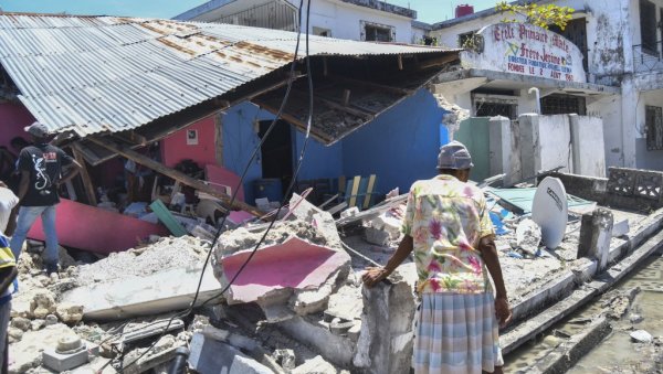 ЦРНИ БИЛАНС: У земљотресу на Хаитију погинуло 1.297 људи (ФОТО)
