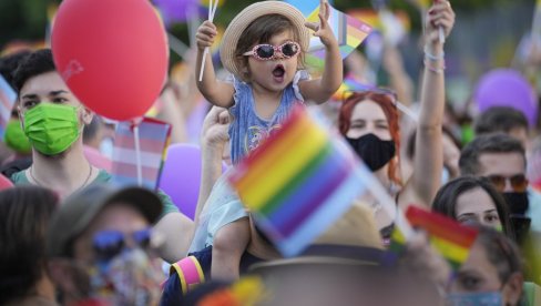 BRITANSKI TELEGRAF TVRDI: EK usvojila novu strategiju - deca u školama mogu da biraju pol