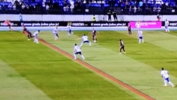 СКАНДАЛ У ХРВАТСКОМ ФУДБАЛУ: ВАР погрешну повукао црту