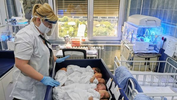 РОЂЕНО  18.850  БЕБА: По подацима ГЗЗЈЗ  за 2020, у болницама мање порођаја у односу на 2019.