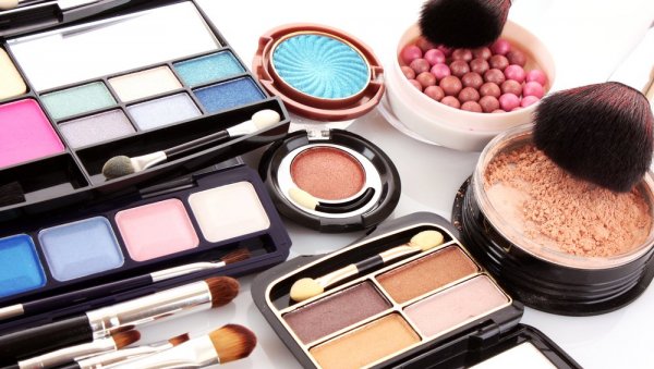 ШТЕТНЕ СУПСТАНЦЕ: Токсичне хемикалије у већини козметичких производа