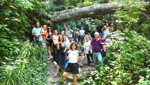 BITEF TIM U MISIJI ZA ČISTIJE SUTRA: U skladu sa sloganom Na ivici budućnosti, organizovana akcija čišćenja na Fruškoj gori