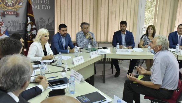 СВИ СЕ ЖАЛЕ НА СТРУЈУ И ВОДУ: Потпредседница Владе Србије посетила Ваљево и разговарала о проблемима на селу