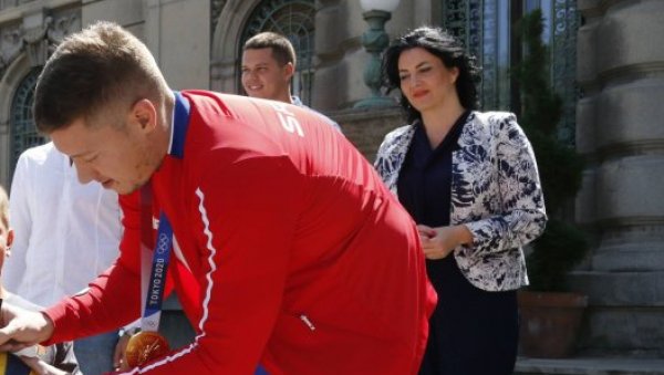 НИШ ДОЧЕКАО ЗЛАТНОГ ДЕЛФИНА: Сава Ранђеловић донео злато из Токија