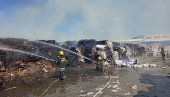 VELIKI POŽAR NA UMCI: Gori kod fabrike kartona, na terenu veliki broj vatrogasaca (FOTO)