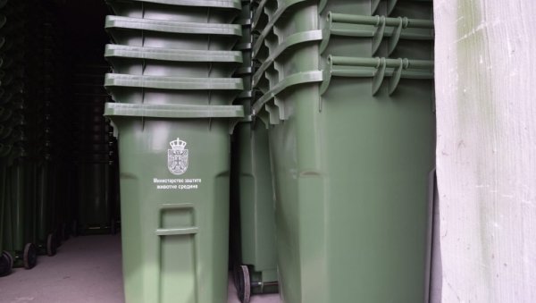 ЗА ЛАКШЕ СЕЛЕКТОВАЊЕ ОТПАДА: Сомбор добио нове канте за рециклажу