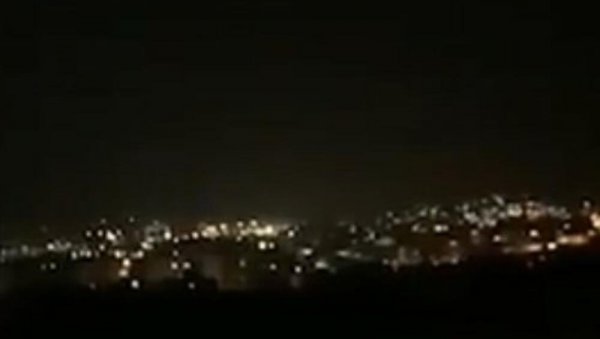 ИЗРАЕЛ НАПАО ПРЕДГРАЂЕ ДАМАСКА: Деловала сиријска ПВО - очевици снимили ракете (ВИДЕО)