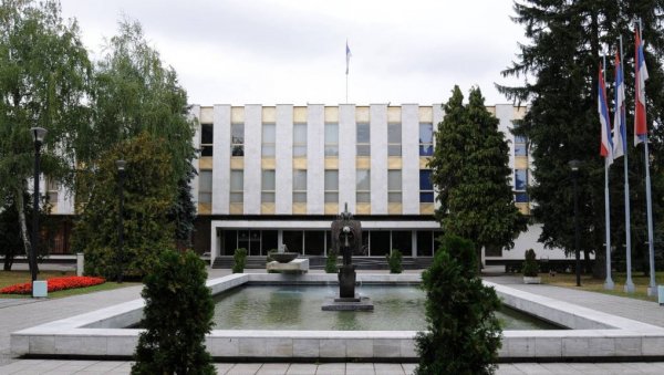 ОДЛУКЕ ПАРЛАМЕНТА ПРЕД УСТАВНИМ СУДОМ: У Републици Српској нема сагласности за ступање на снагу контра Инцкових закона